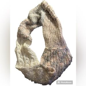 🏁Sonoma Lifestyle Infinity Loop Scarf NWT Pink , Gray & white very fluffy